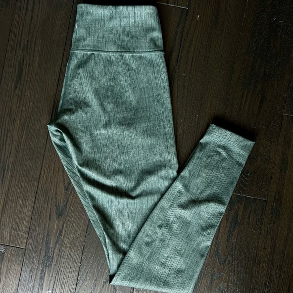 Lululemon Wunder Under tights 6 - Picture 10 of 11